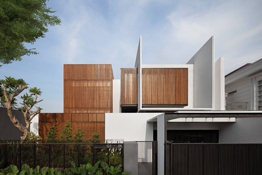 Between 2 Courtyards House