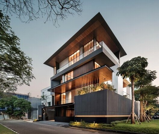 R+J House