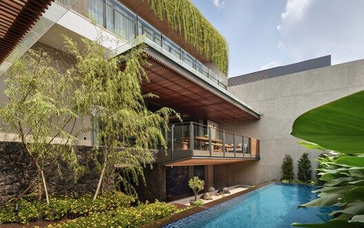 Niji House
