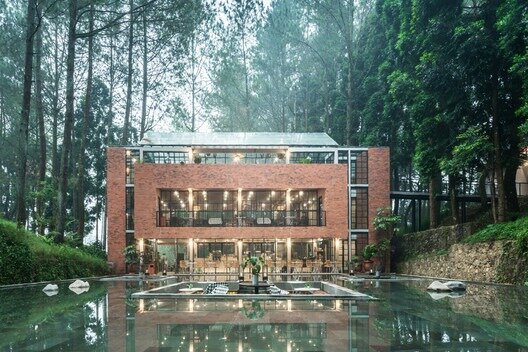The Lakehouse Restaurant