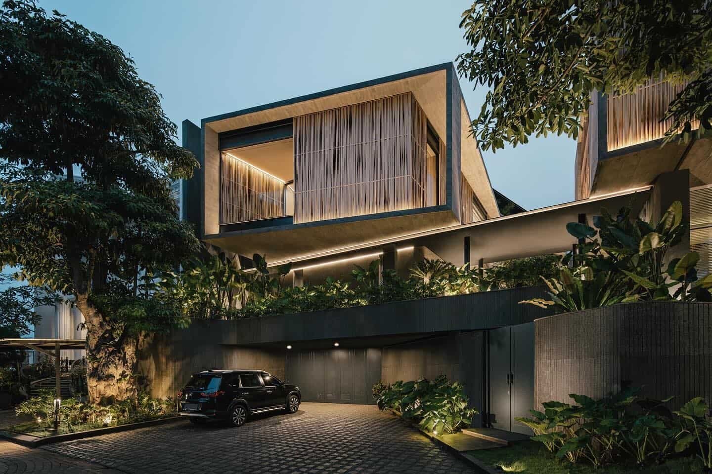Elevated box | BW house
